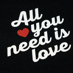 All You Need is Love Baskılı Siyah T-shirt